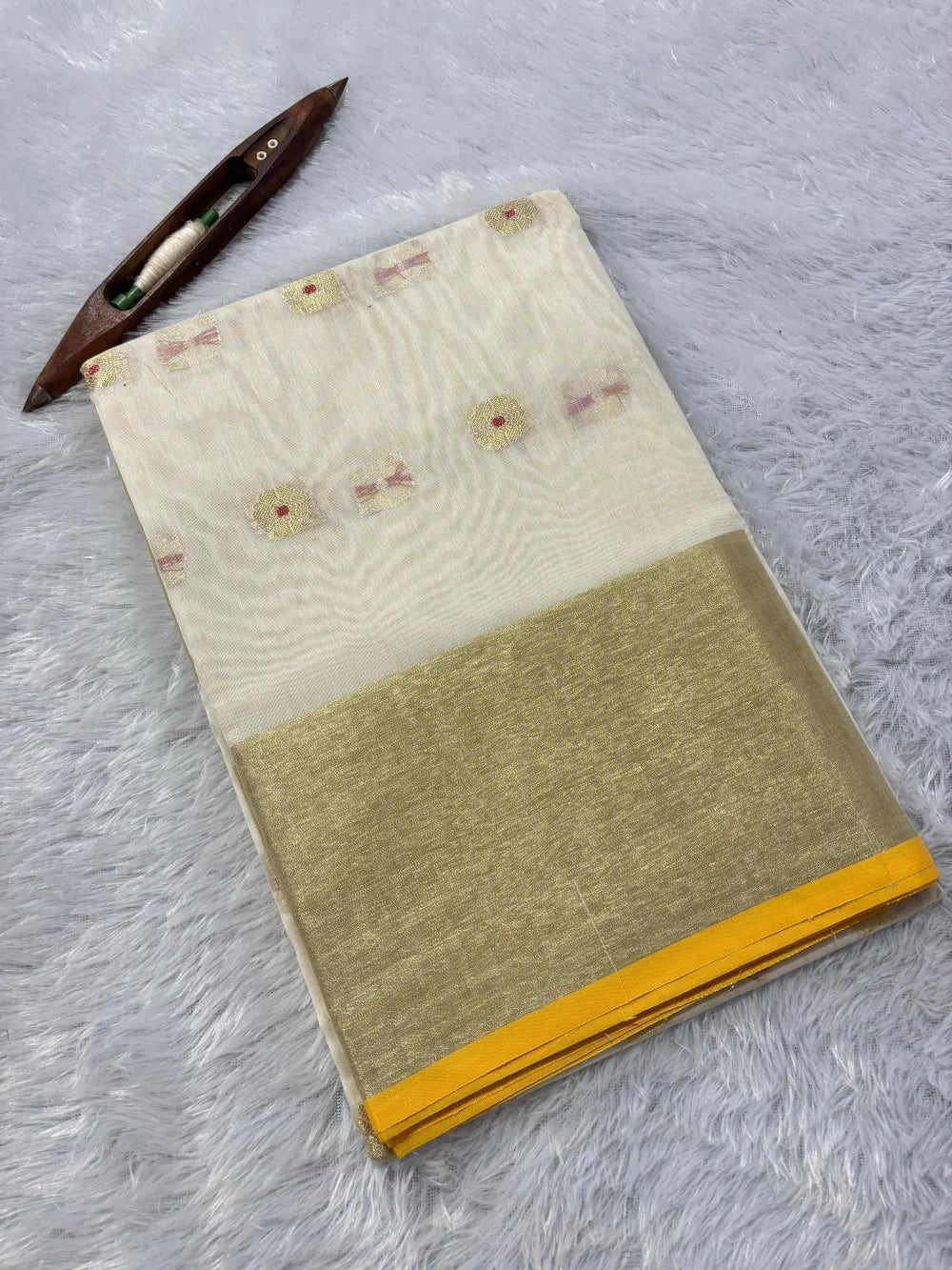 Handloom-Inspired Cotton Saree – Lightweight & Premium Finish