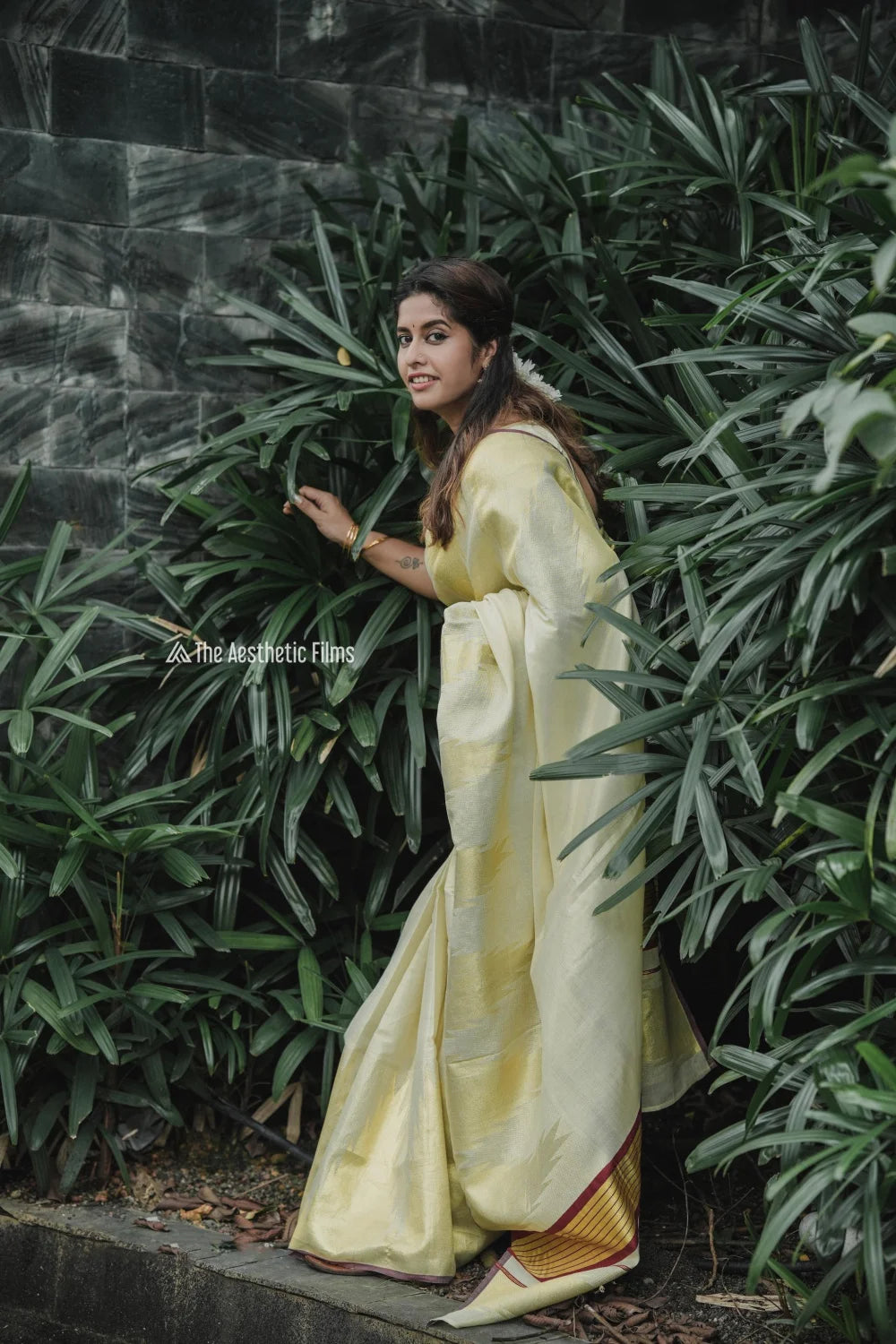 Premium Golden Tissue Saree – 6.25 Meters (VH1053)