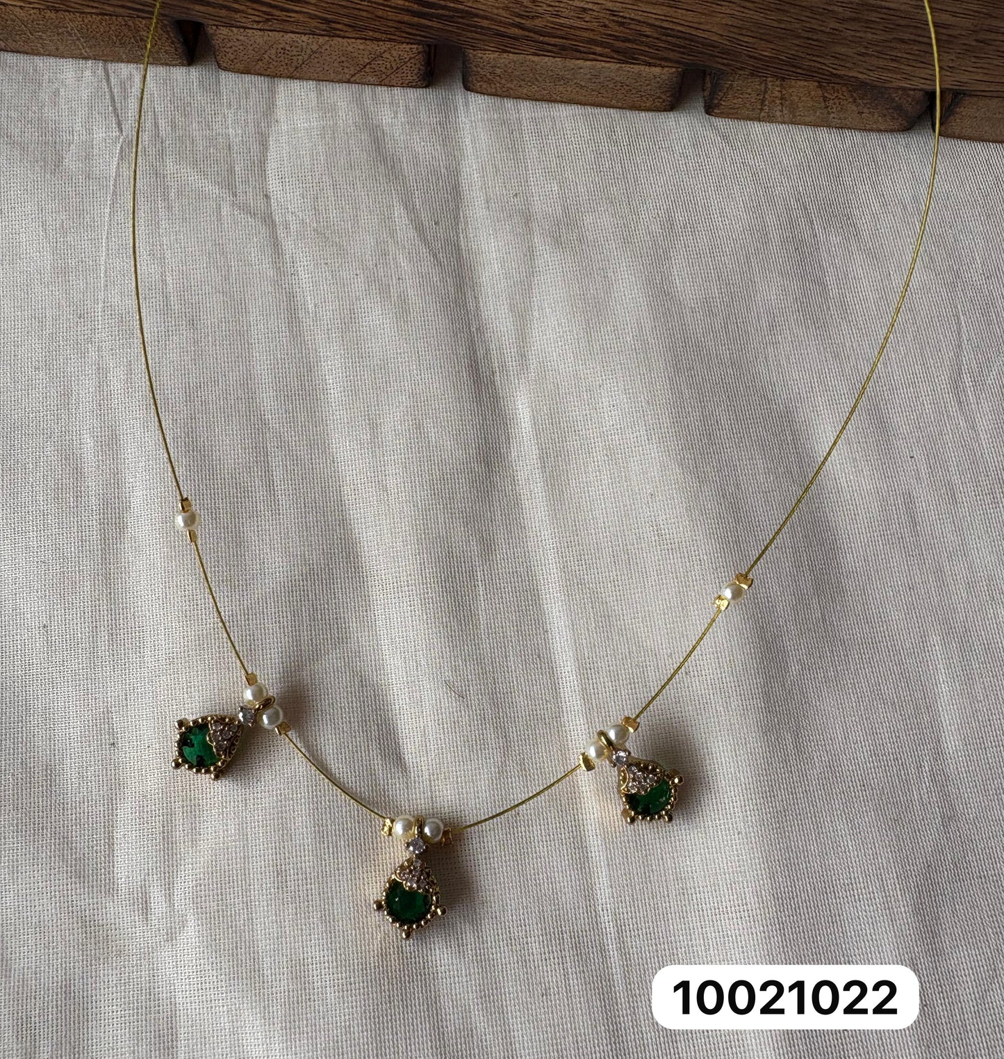 Colour Pendant with Invisible Chain – Elegant Simplicity, Everyday Glam