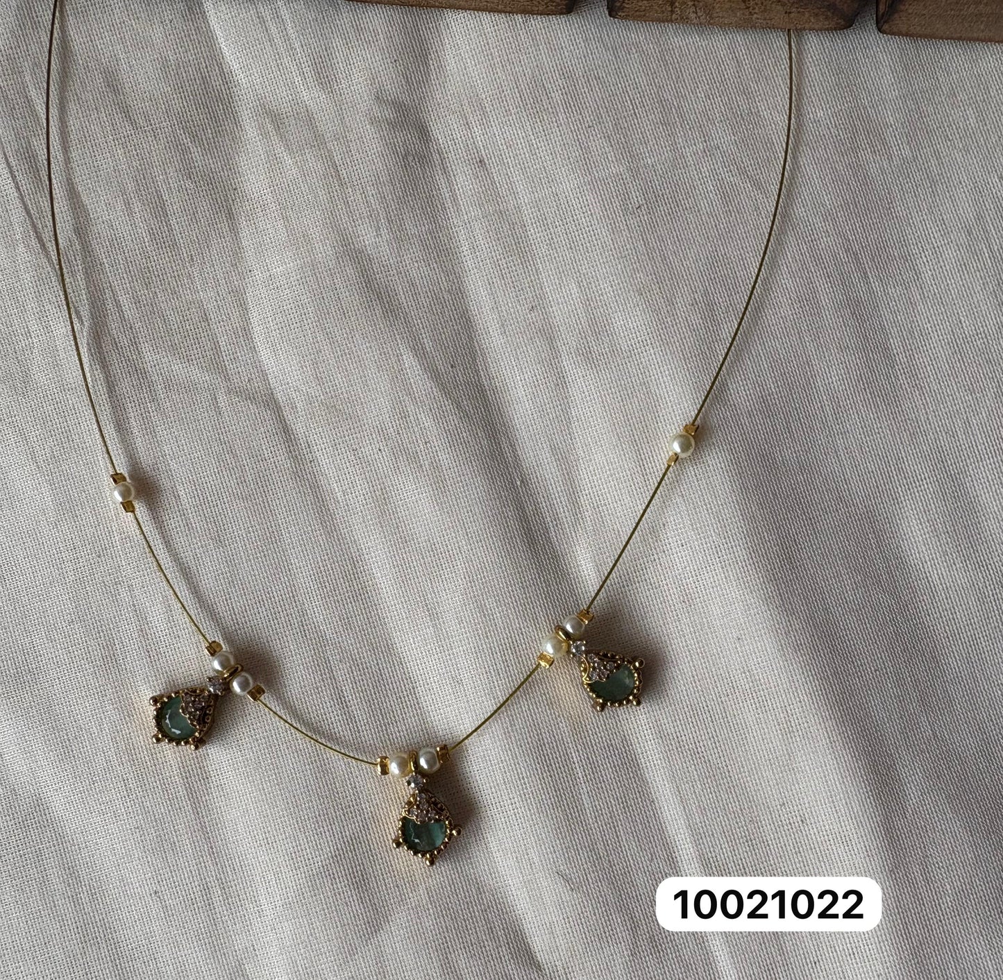 Colour Pendant with Invisible Chain – Elegant Simplicity, Everyday Glam