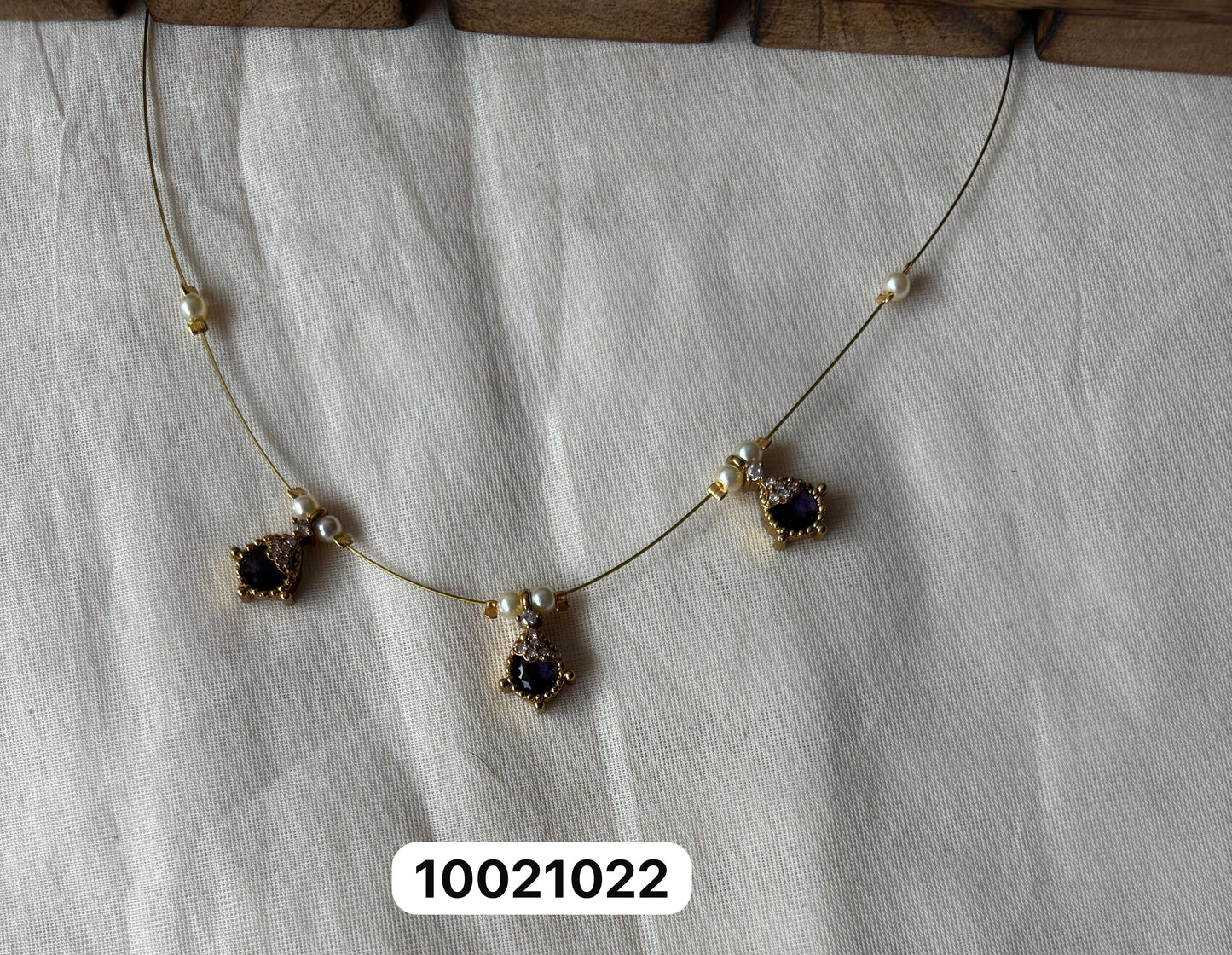 Colour Pendant with Invisible Chain – Elegant Simplicity, Everyday Glam