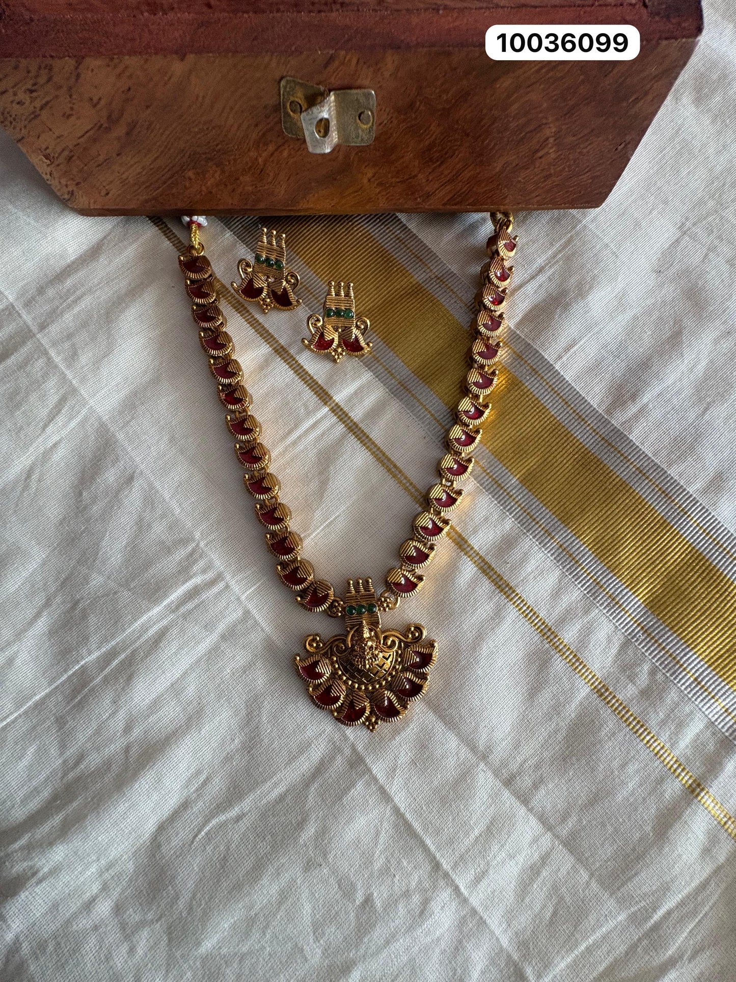 Kavya Necklace – Matte Gold Finish, Lightweight Copper-Aluminum Blend
