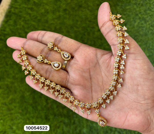 White Stone Necklace – Elegant Sparkle in Matte Gold