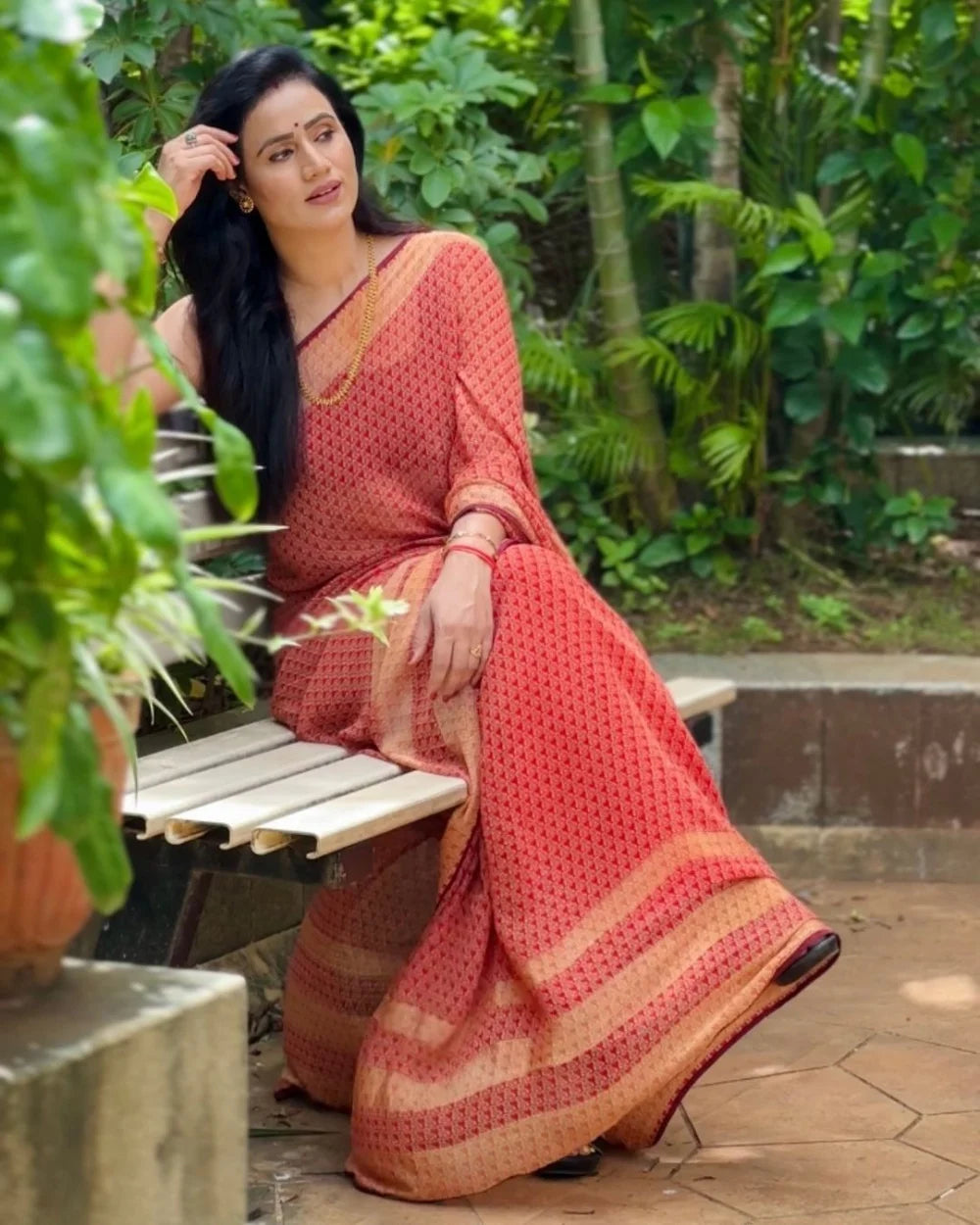 Premium Red Blooming Georgette Saree - 5.5 Meters with 1 Meter Blouse